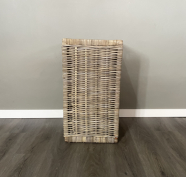 Tall, open, sleek storage basket (35x45x65cm)
