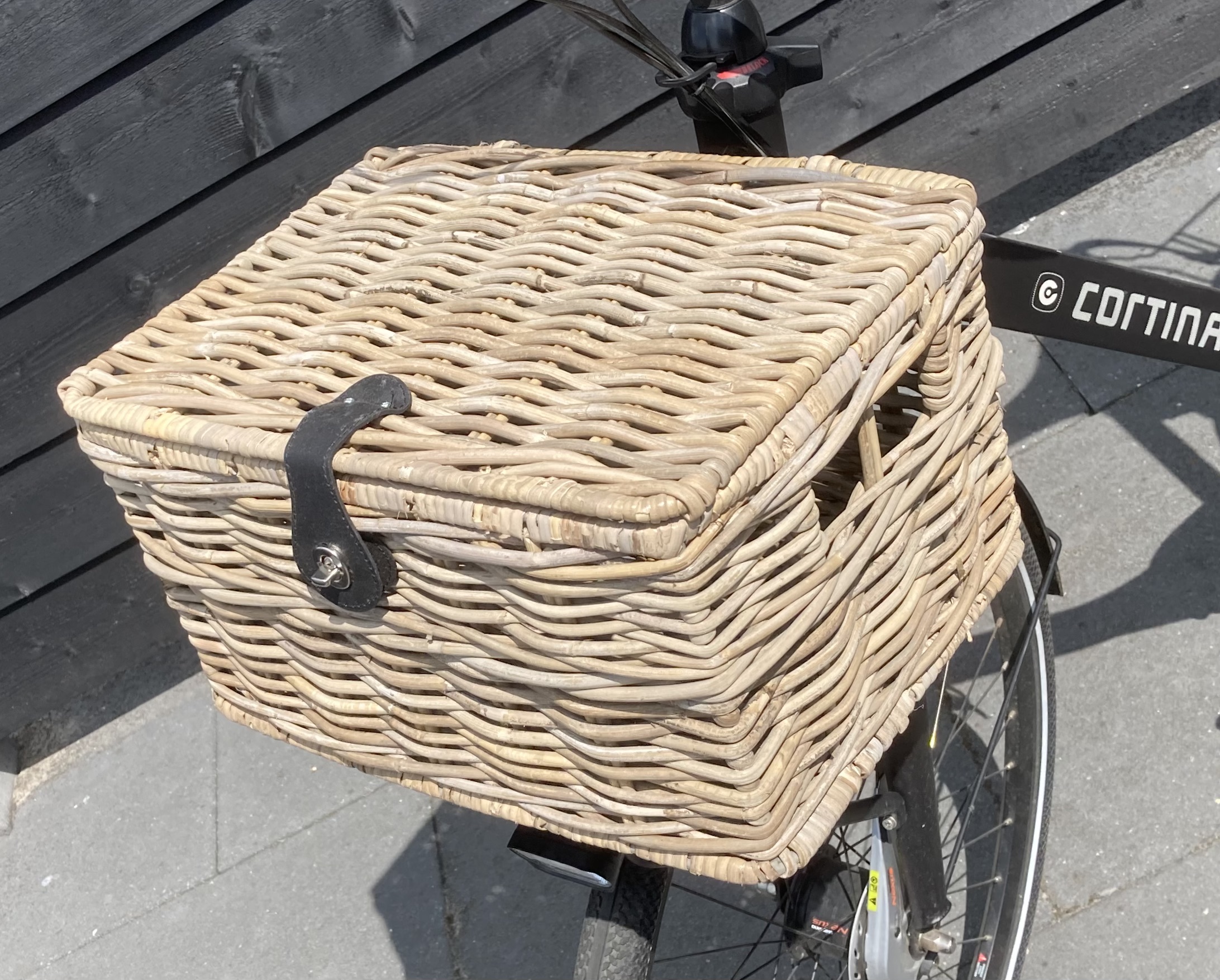 Bicycle basket with lid (42x31x24cm)