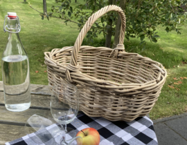 Offener Picknickkorb oval