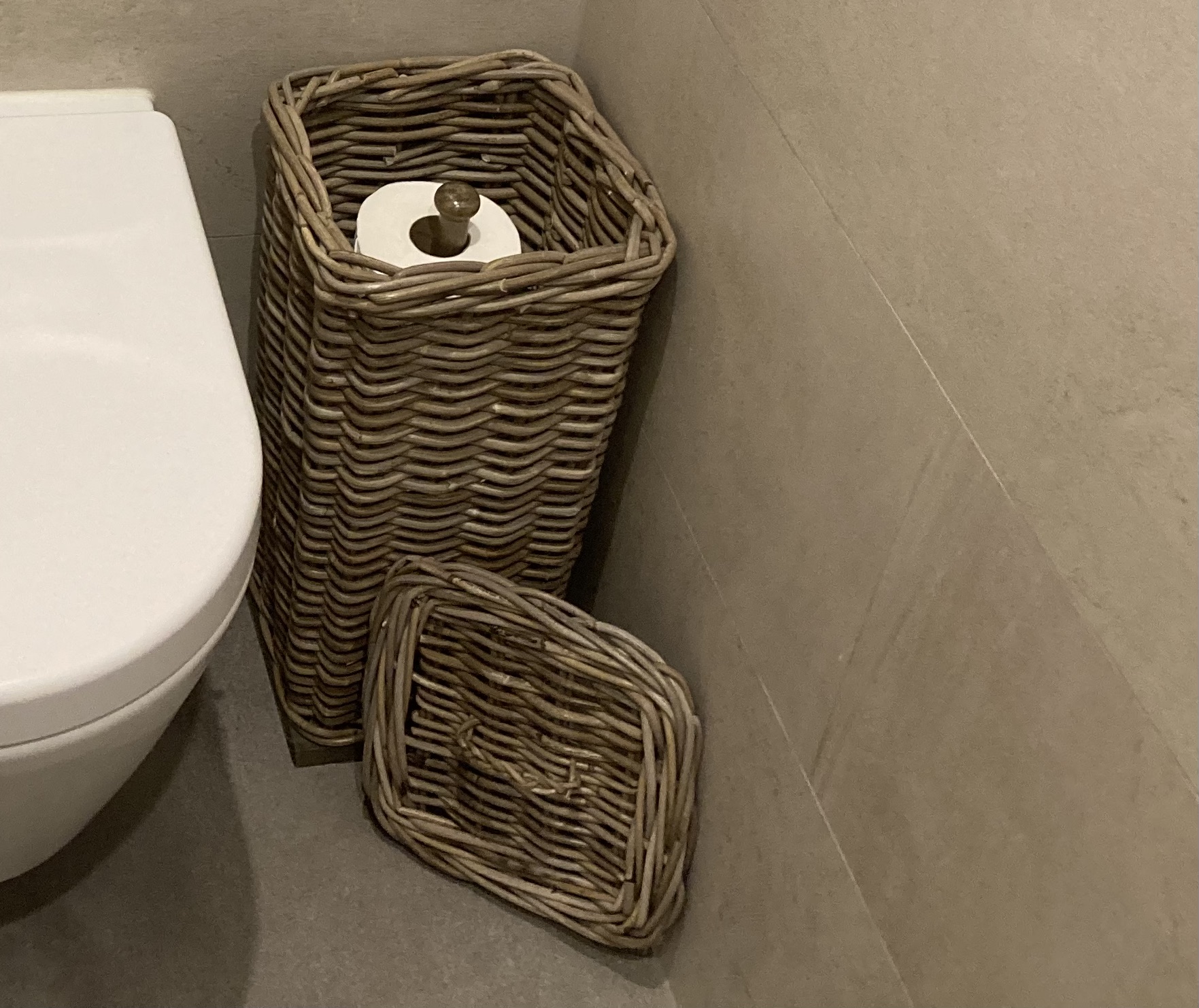 Toilettenpapierhalter quadratisch (25 x 25 x 50 cm)