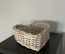 Small heart-shaped basket (31x31x12cm)
