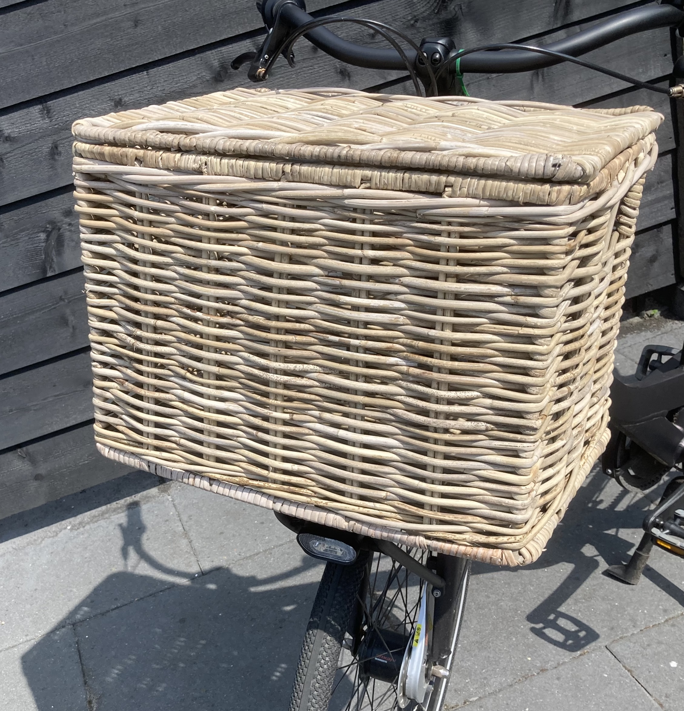Rechteckiger Fahrradkorb mit Klappe (47 x 34 x 35 cm)