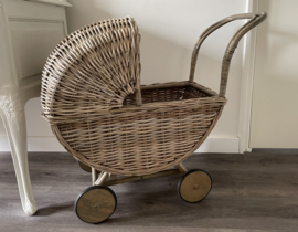 Classic doll's pram (70x34x67cm)
