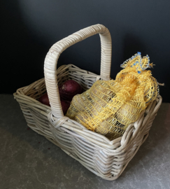 Small basket with handle (35x25x30cm)