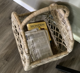 Openwork reading basket (45 x 37 x 58 cm)