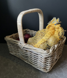 Small basket with handle (35x25x30cm)