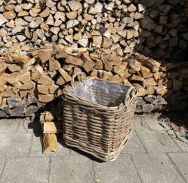 Quadratischer Kaminholzkorb aus grobem Rattan mit Rollen (50 x 50 x 48 cm)