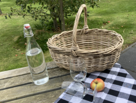 Offener Picknickkorb oval