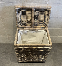 Small rectangular lined laundry basket (45x30x54cm)