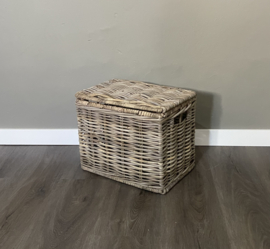 Kleine rechthoekige mand met klep (37x26x30cm)