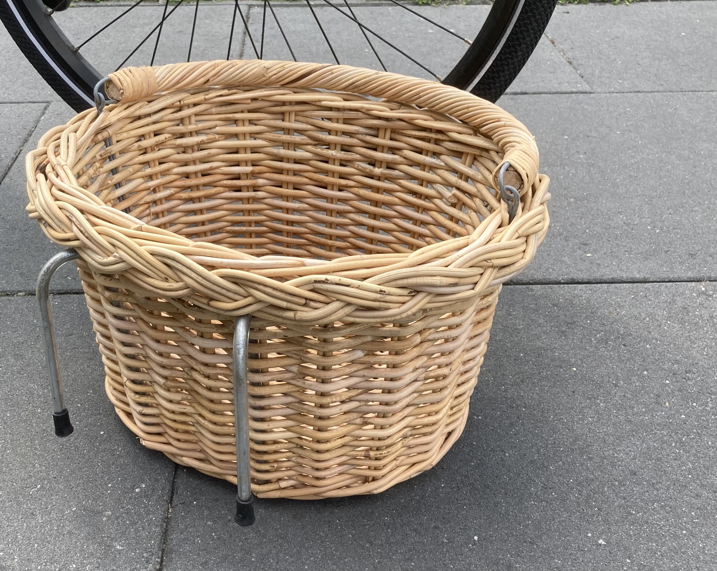 Ovale fietsmand met haken naturel (40x35x25cm)