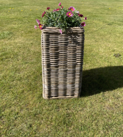 Kleine Rattan Säule für den Garten (30 x 30 x 60 cm)