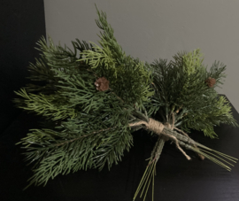Set mit 2 Tannenzweigen mit Mini-Tannenzapfen