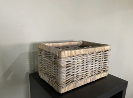 Small, sleek storage basket (35x25x19cm)