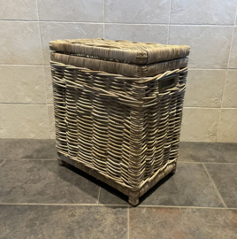 Small rectangular lined laundry basket (45x30x54cm)