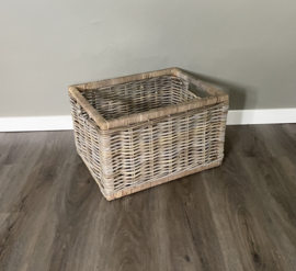 Large, sleek storage basket (49x39x30cm)