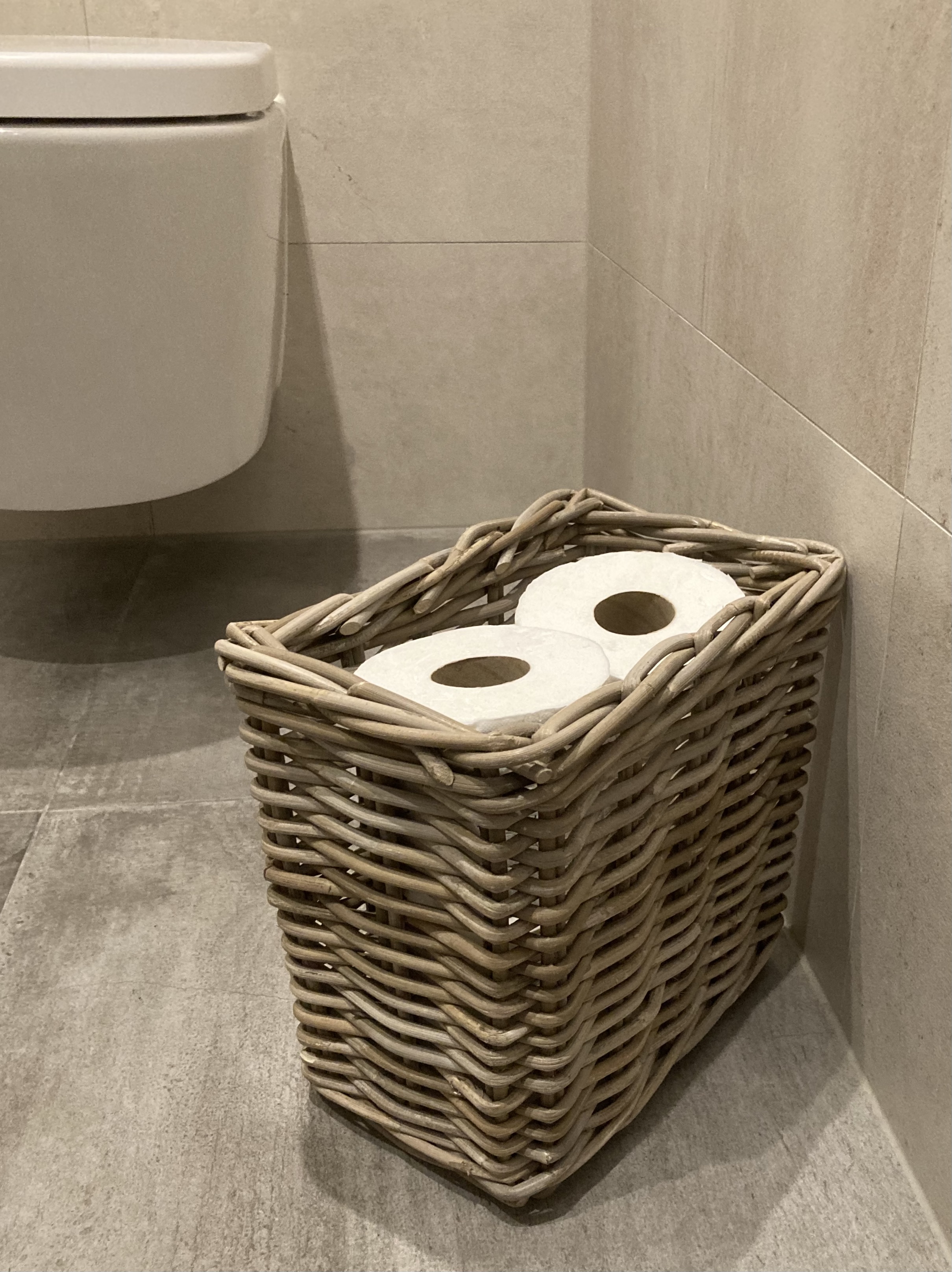 Hoher, schmaler Toilettenkorb (30 x 19 x 27 cm)