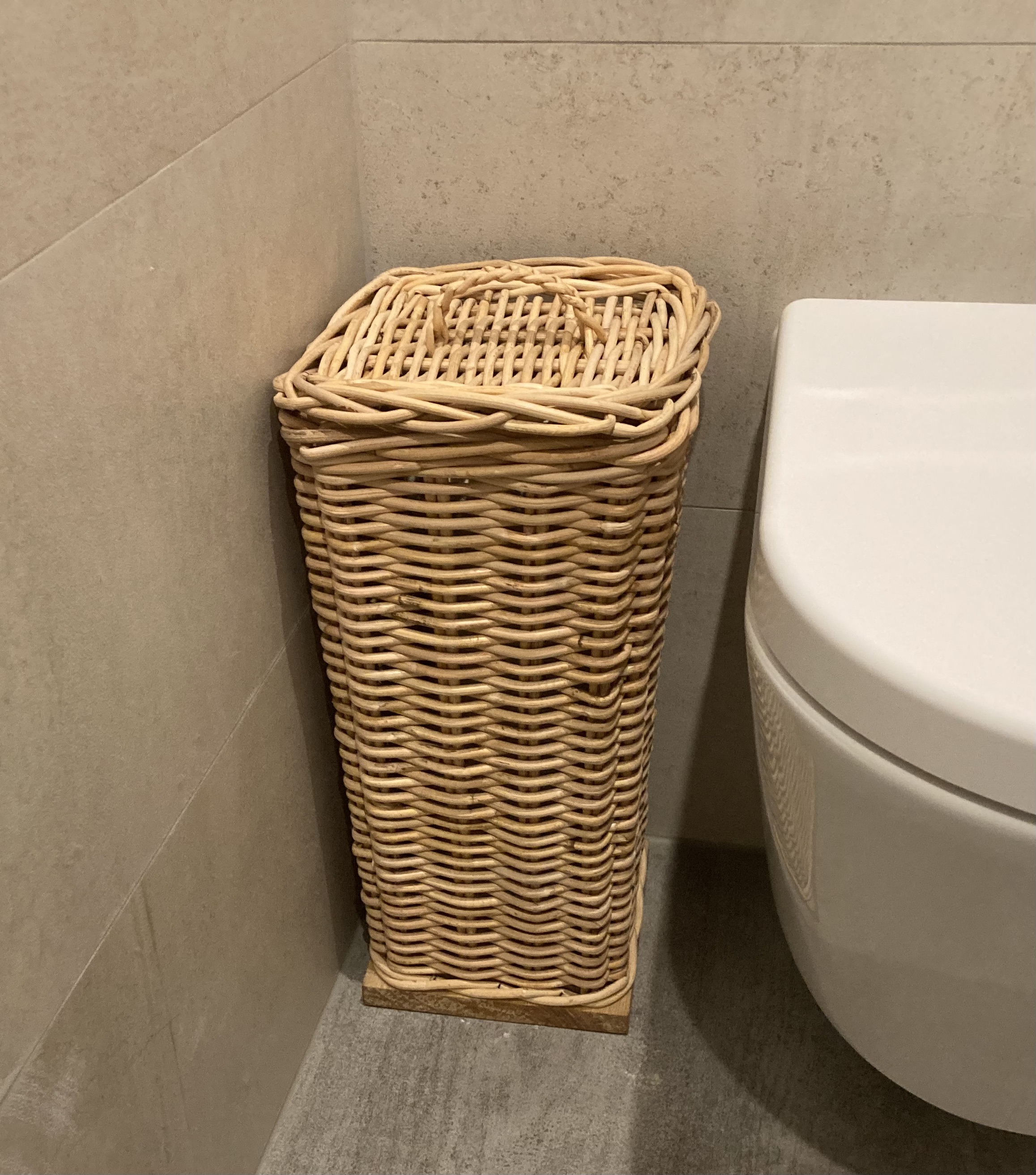 Toilettenpapierhalter quadratisch LICHT (25 x 25 x 50 cm)