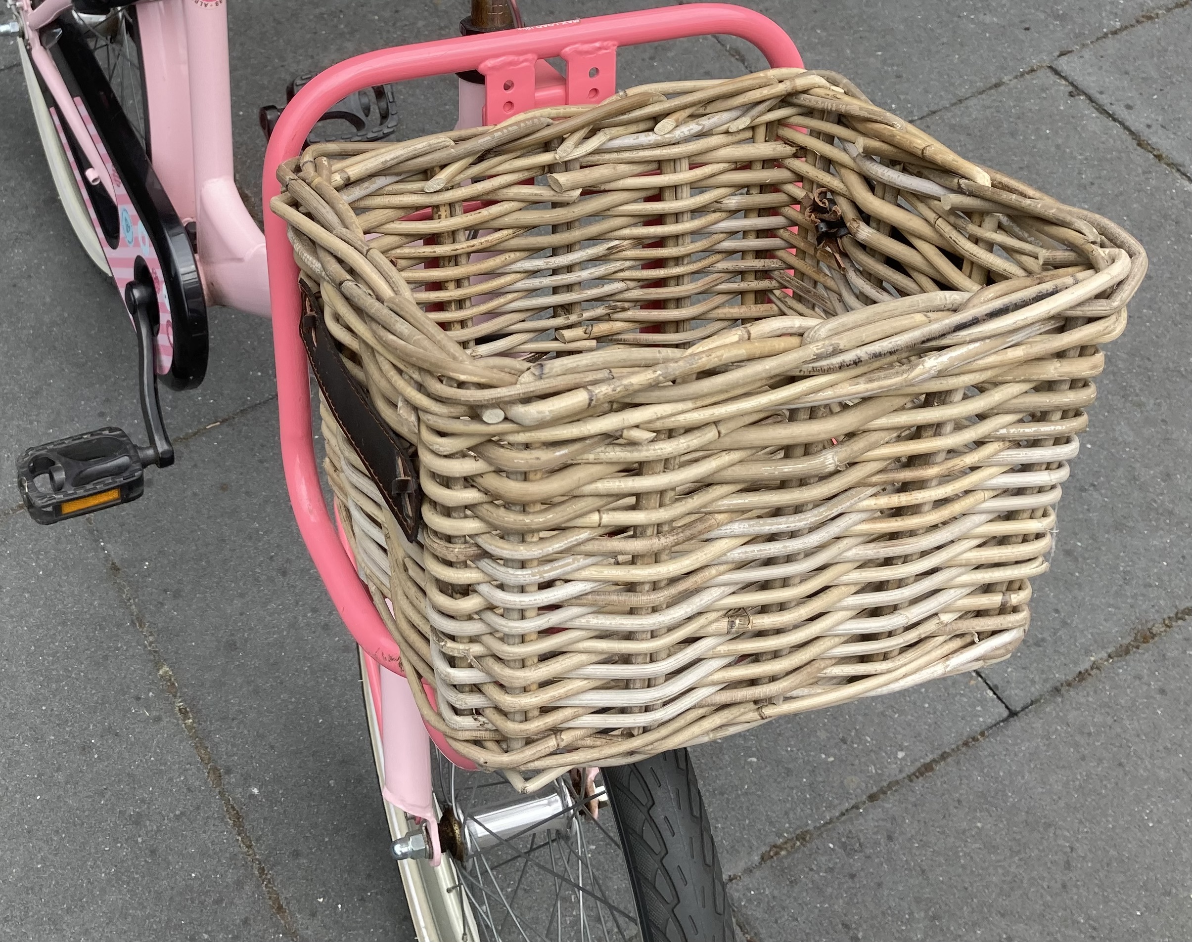 Fietsmandje lederen decoratie (30x26x20cm)
