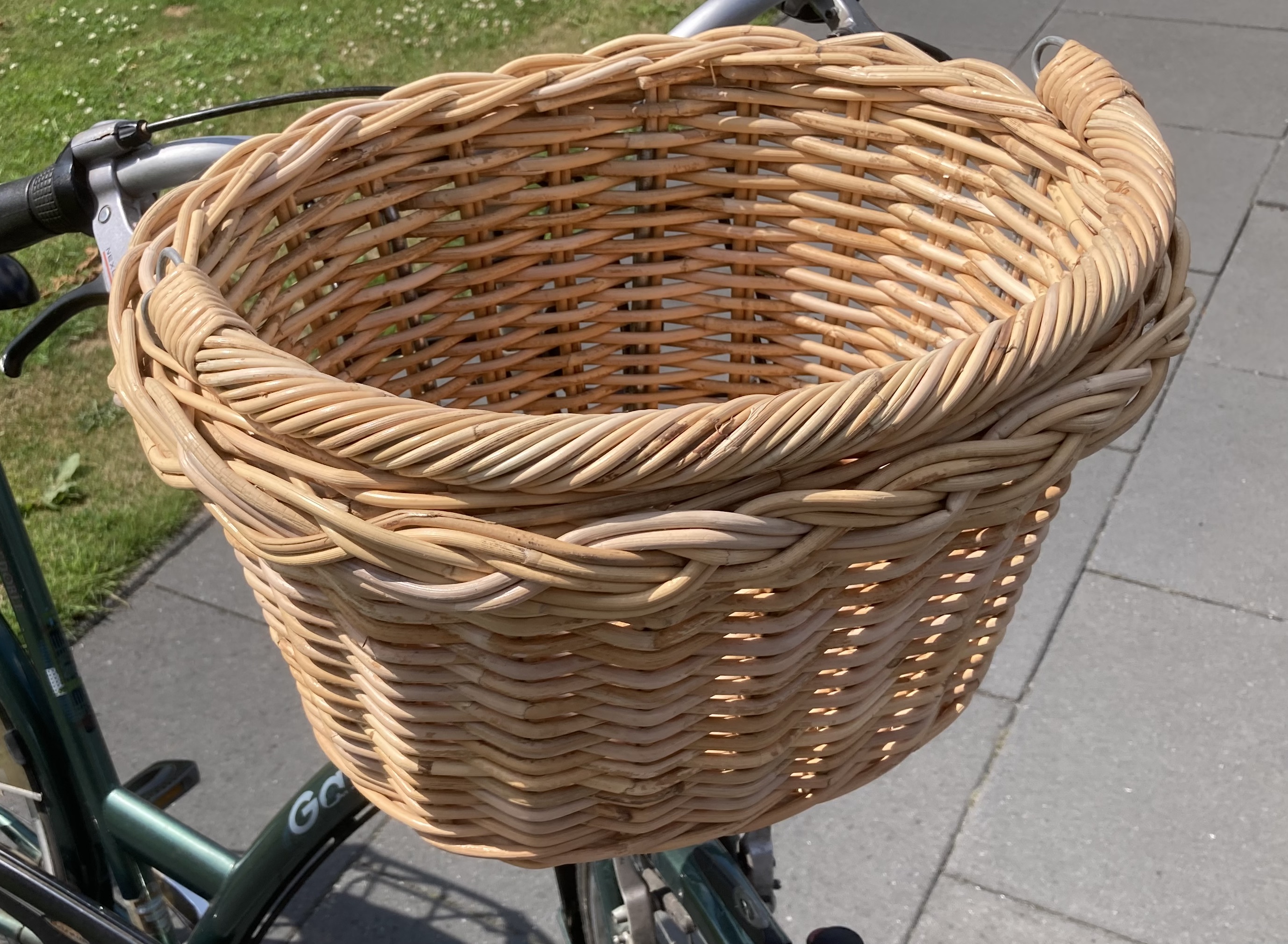 Ovale fietsmand met haken naturel (40x35x25cm)
