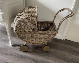 Classic doll's pram (70x34x67cm)