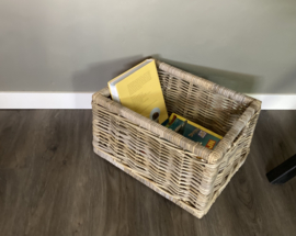 Sleek rectangular reading basket, medium (42x32x24cm)