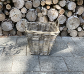 Kleine tapslopende haardmand met hengsel (40x40x35cm)