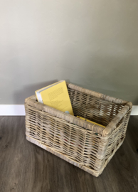 Sleek rectangular reading basket, medium (42x32x24cm)