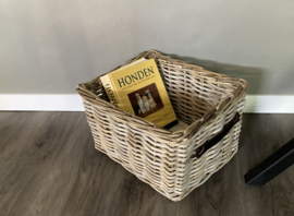 Middel lectuurmand met lederen hengsel  (41x32x25cm)