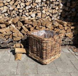 Quadratischer Kaminholzkorb aus grobem Rattan, rostbraun (auf Rollen) (50 x 50 x 49 cm)