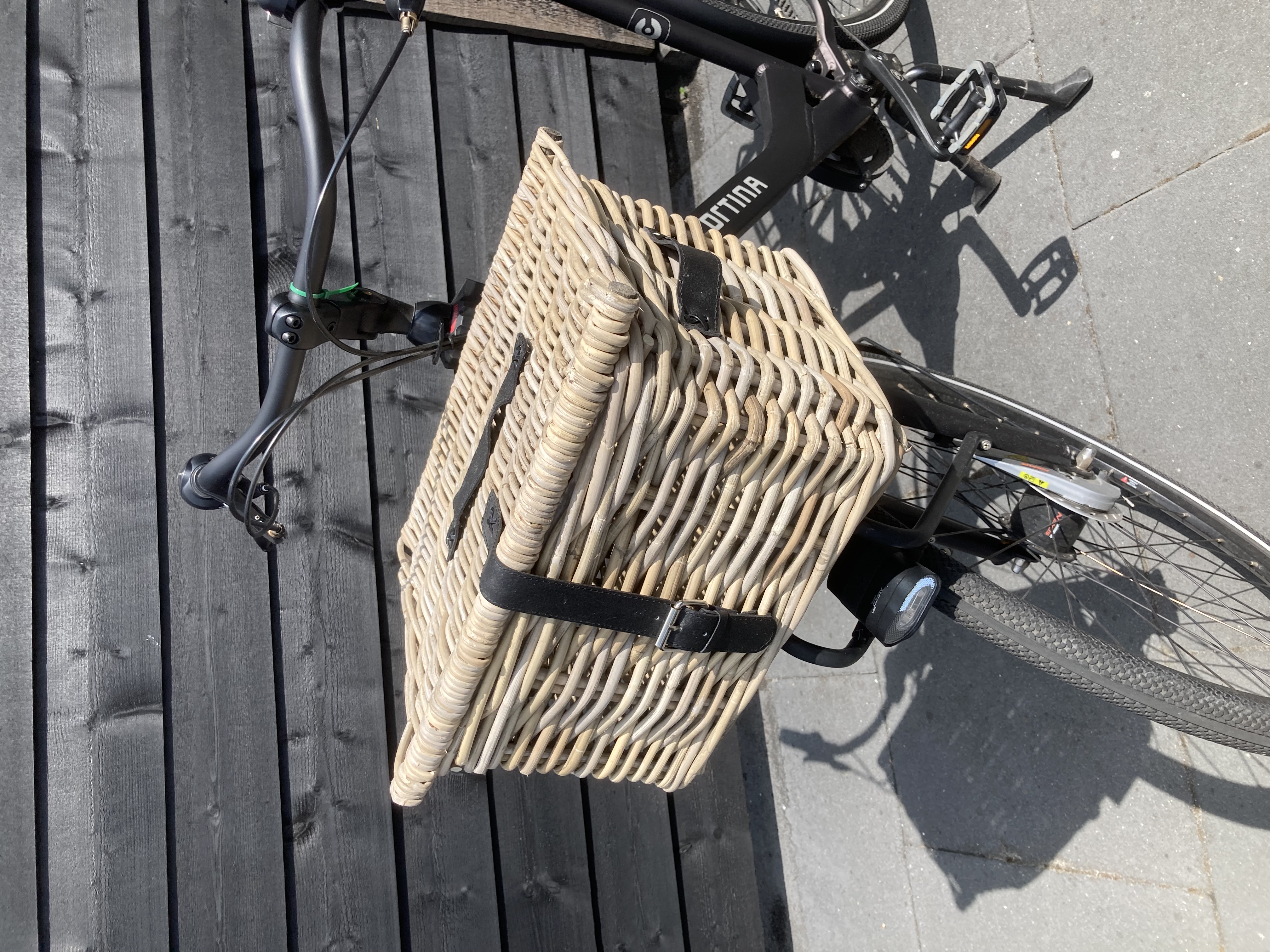 Kleiner Lastenfahrradkorb mit Lederriemen (43 x 33 x 27 cm)