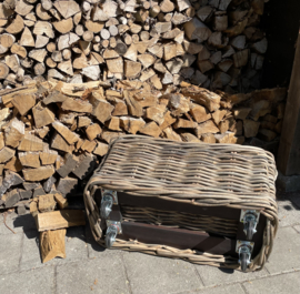 Länglicher Kamin-Korb aus grobem Rattan (auf Rollen) (85 x 45 x 45 cm)