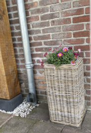 Kleine Rattan Säule für den Garten (30 x 30 x 60 cm)