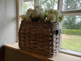 Window-sill basket, rounded oval shape with leather handles (40x20x30cm)