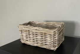 Kleiner, schmaler Korb (29 x 18 x 12 cm)