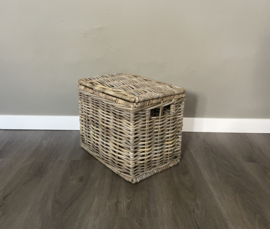 Kleine rechthoekige mand met klep (37x26x30cm)