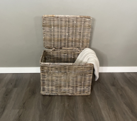 Middelgrote rechthoekige mand met klep (47x34x35cm)