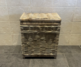 Small rectangular lined laundry basket (45x30x54cm)