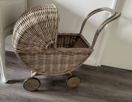 Klassischer Puppenwagen (70 x 34 x 67 cm)