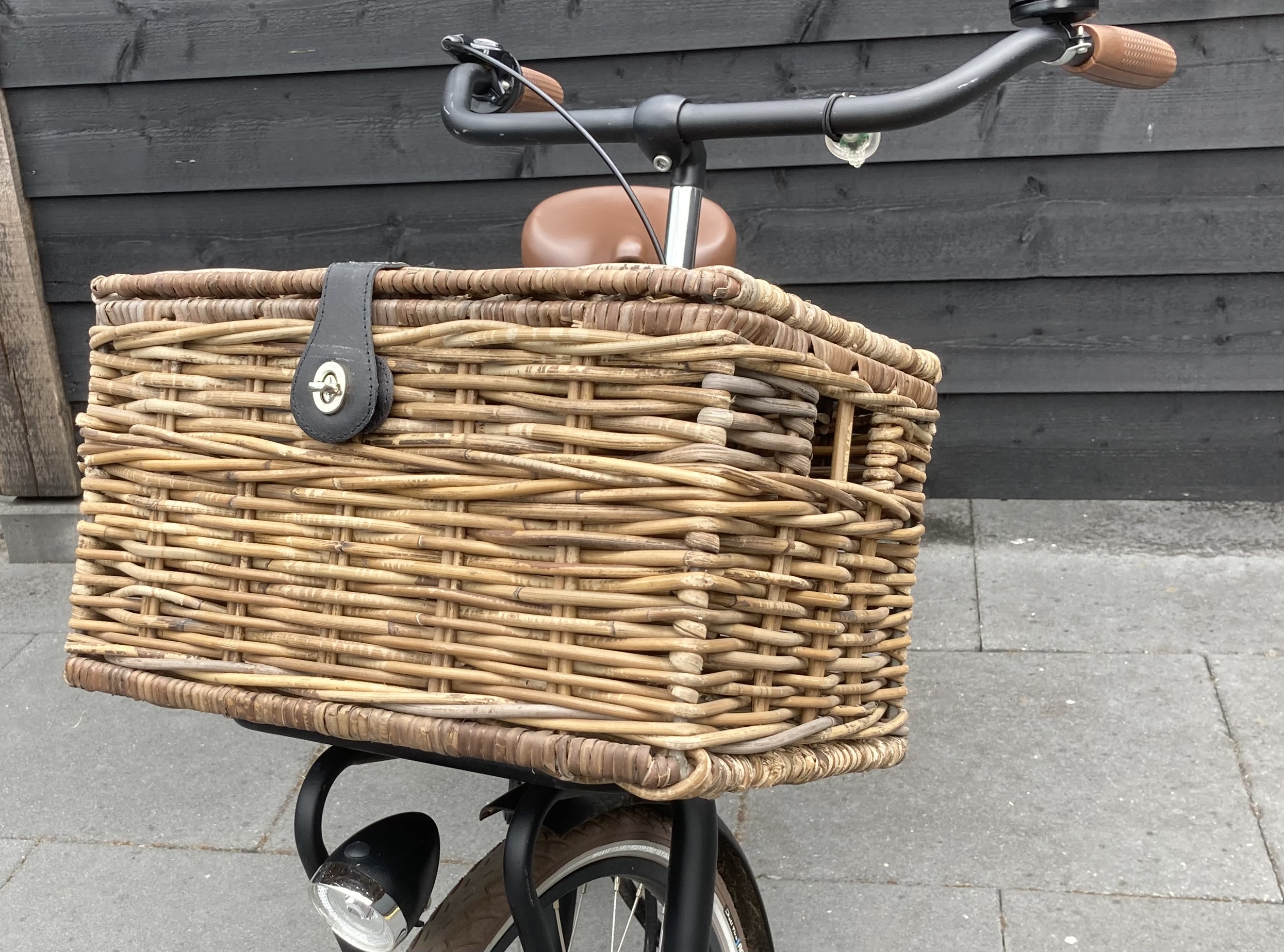Fietsmand met deksel BRUIN (42x31x24cm)
