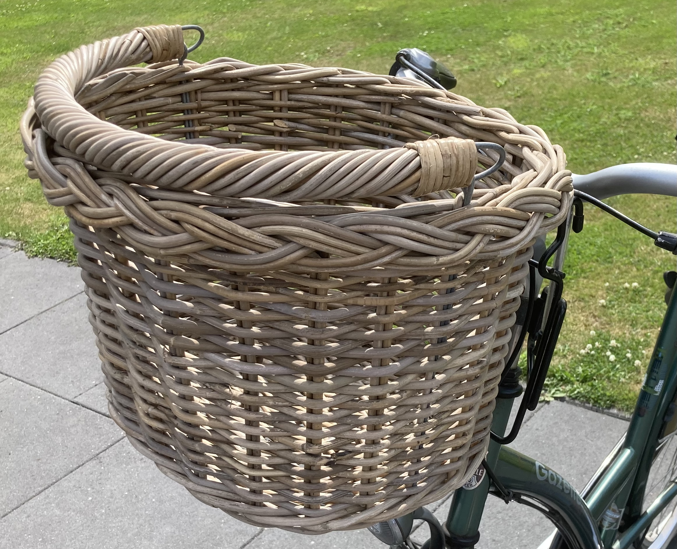 Ovale fietsmand met haken (40x35x25cm)