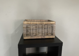 Small, sleek storage basket (35x25x19cm)