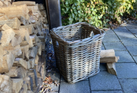 Quadratischer Korb mit grobem Rattanhenkel (45x45x50cm)