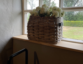 Window-sill basket, rounded oval shape with leather handles (40x20x30cm)