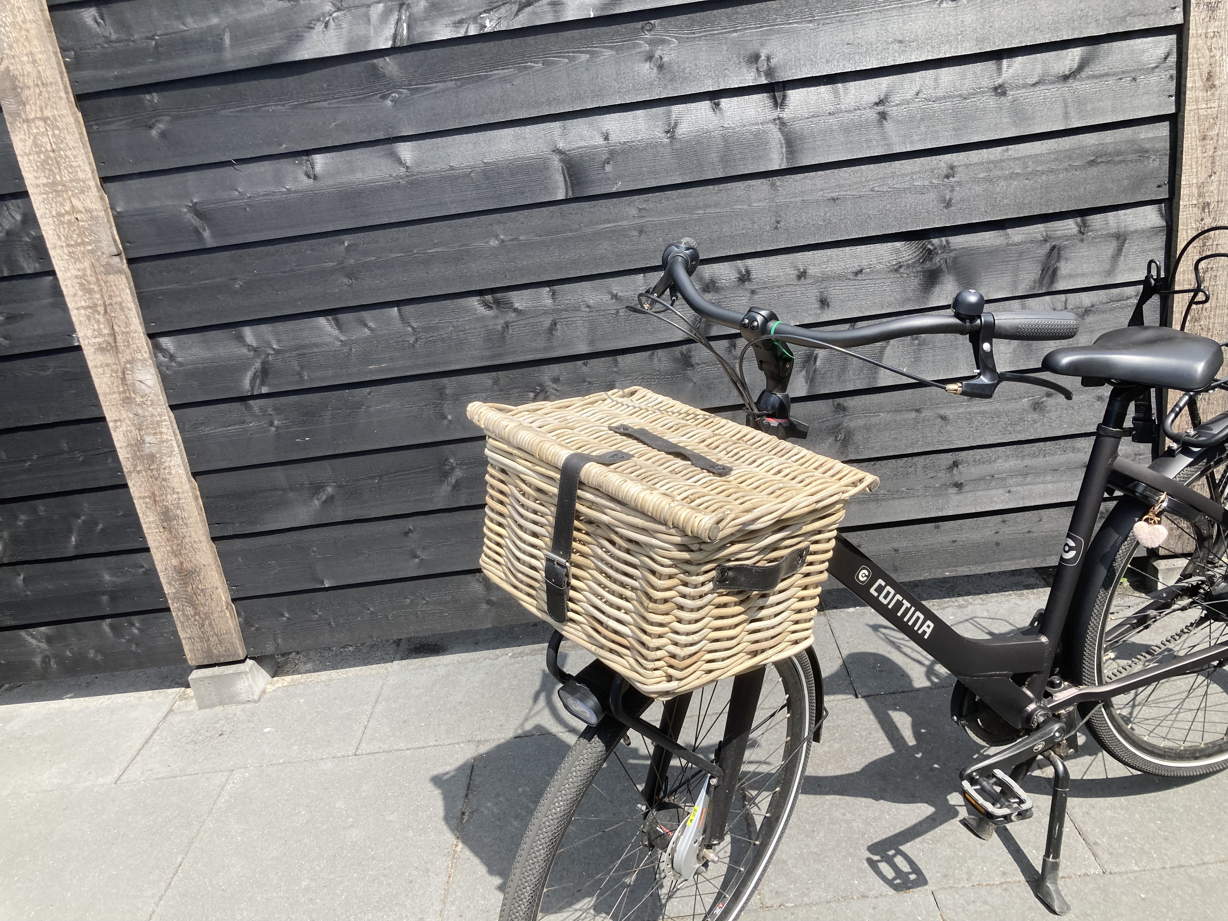 Kleiner Lastenfahrradkorb mit Lederriemen (43 x 33 x 27 cm)