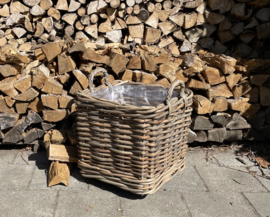 Quadratischer Kaminholzkorb aus grobem Rattan mit Rollen (50 x 50 x 48 cm)