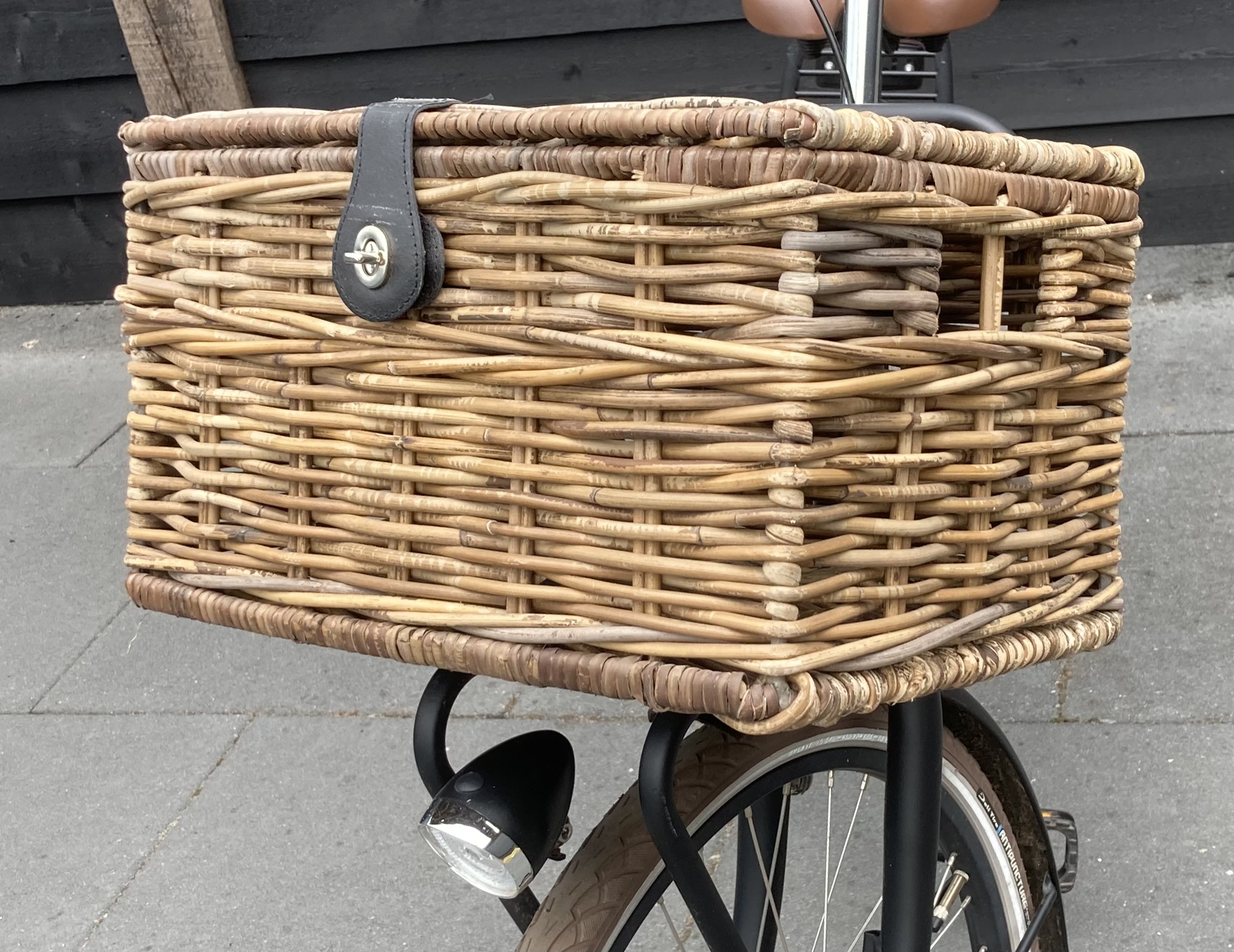 Fietsmand met deksel BRUIN (42x31x24cm)