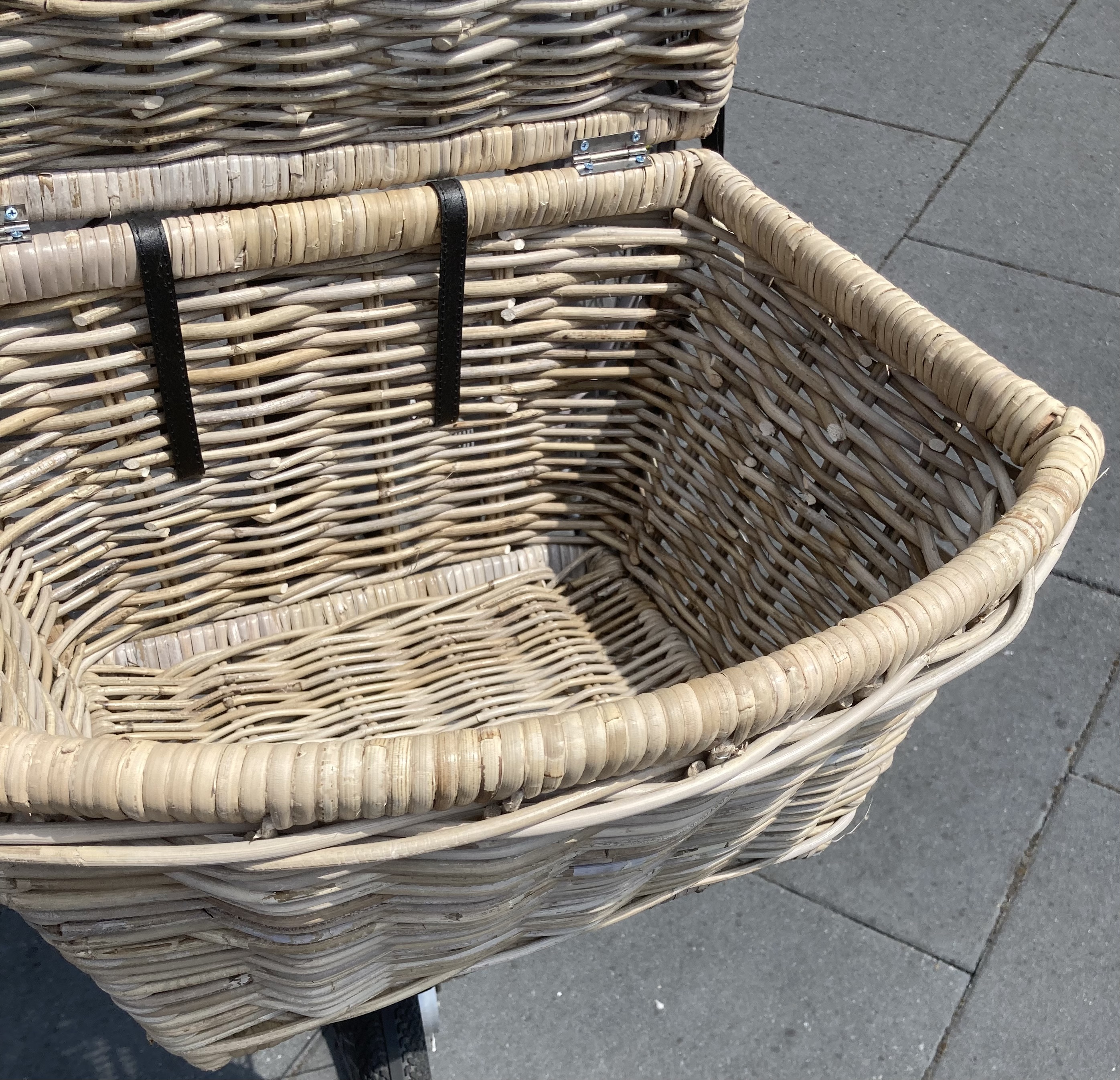 Rondlopende fietsmand met klep (47x42x29cm)