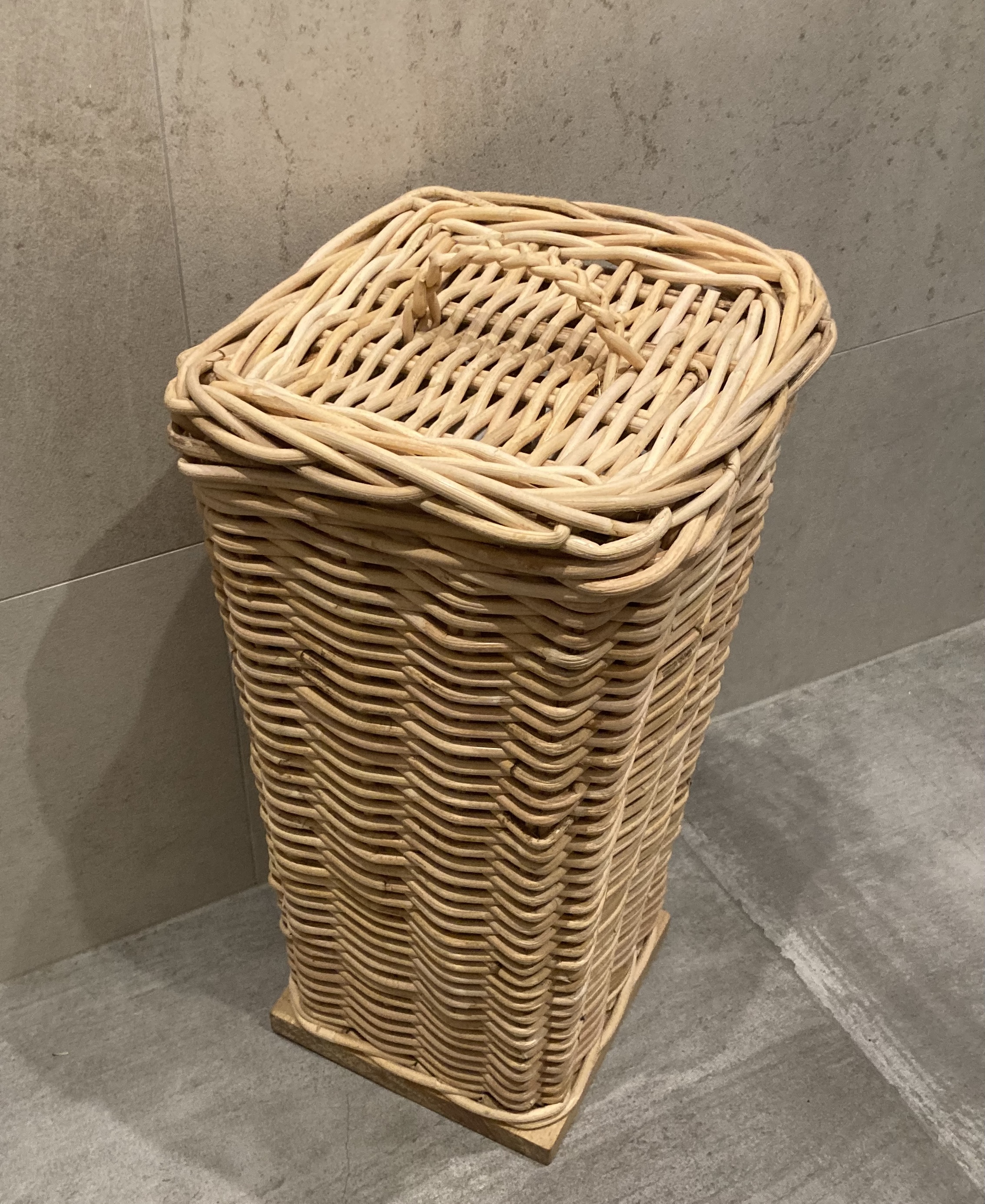Toilettenpapierhalter quadratisch LICHT (25 x 25 x 50 cm)