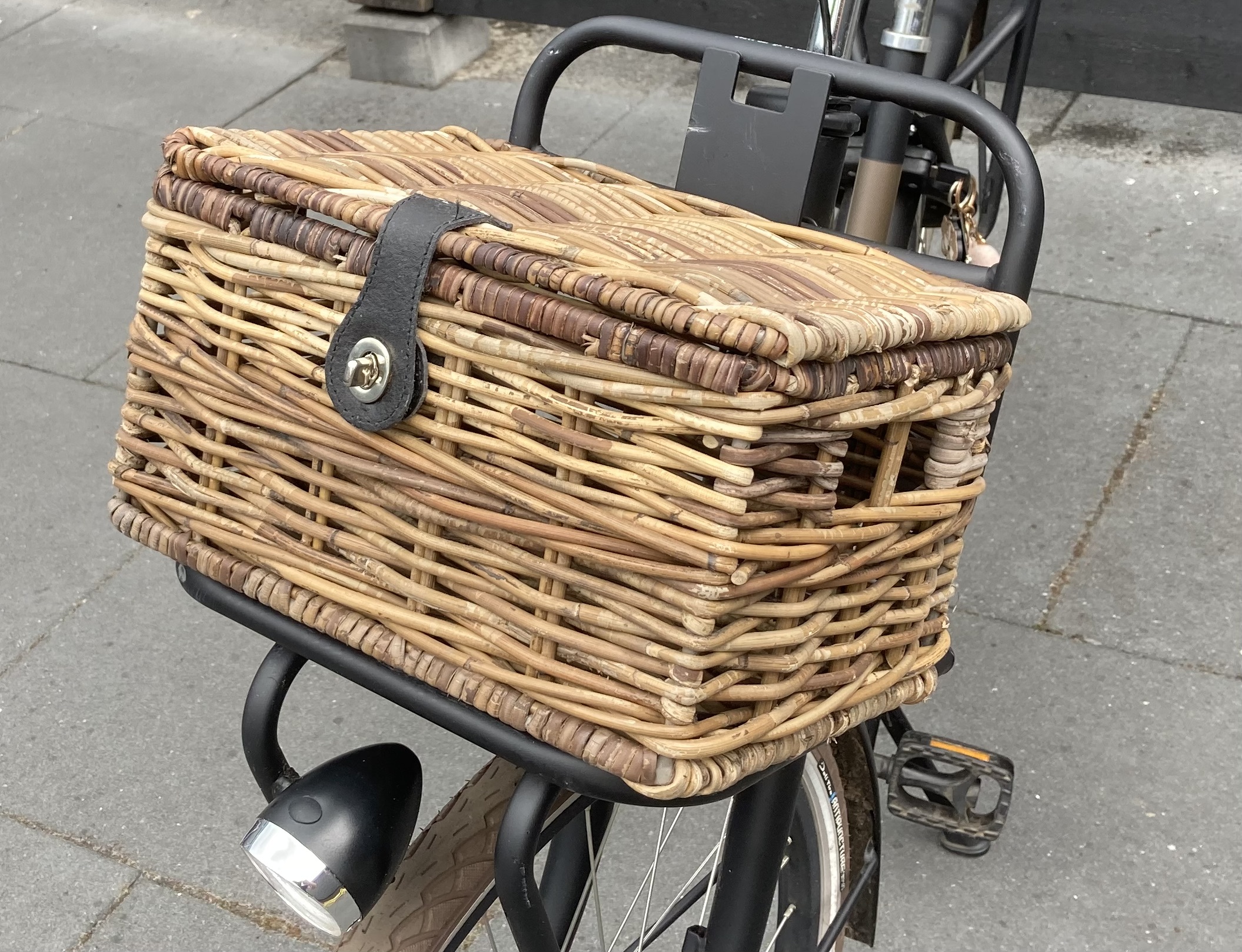 Fietsmandje met deksel BRUIN (34x25x19cm)